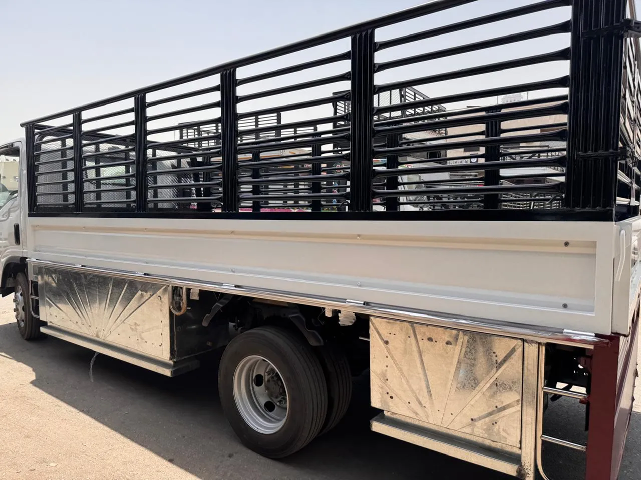 صورة من نحن؟